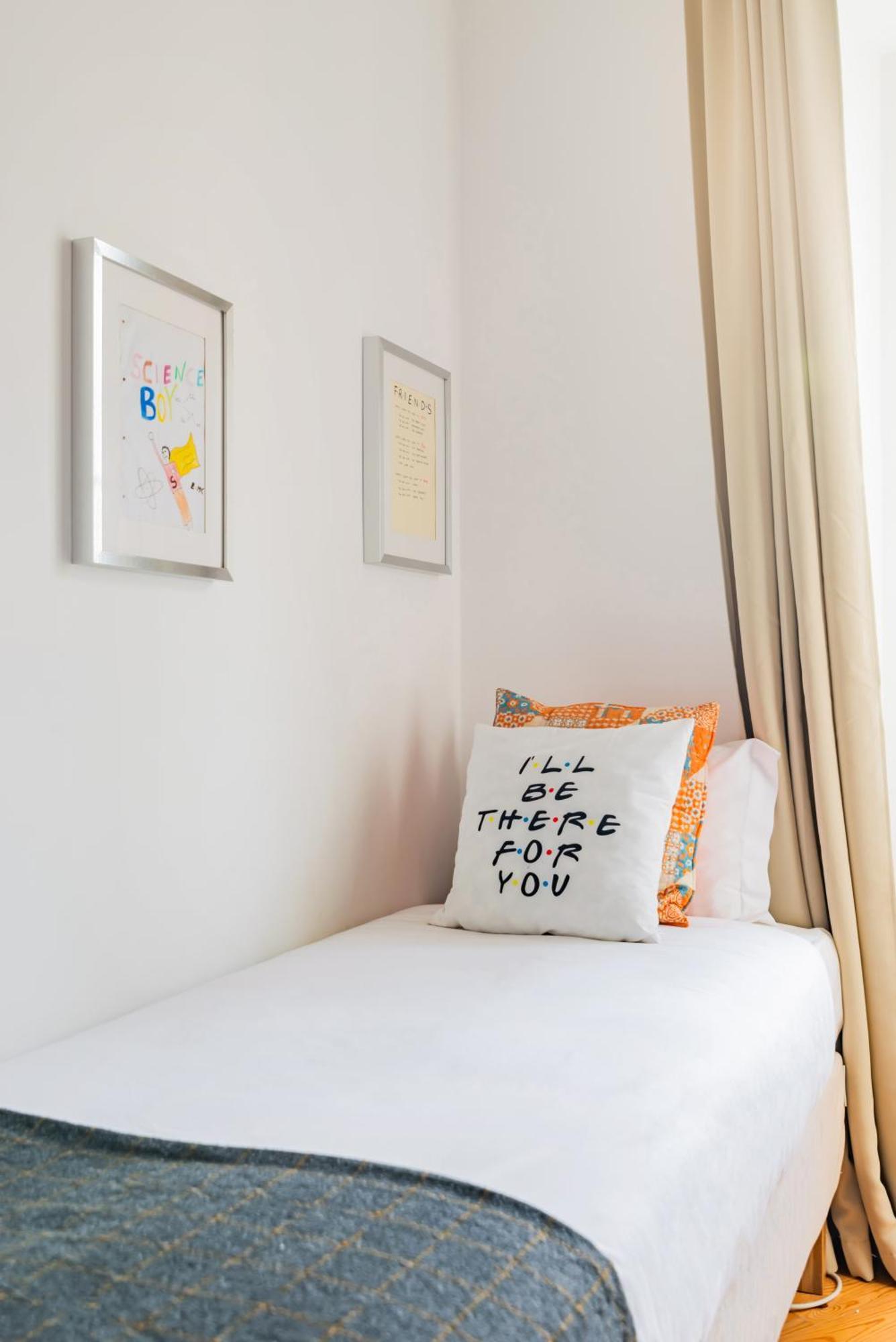 Monica'S Place A Friends' Inspired Apartment Lisbona Esterno foto